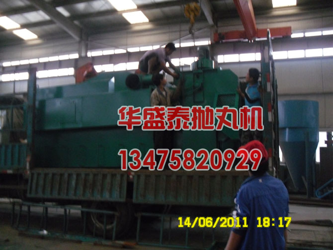 發往河南鄭州Q3710吊鉤式拋丸清理機裝車現場