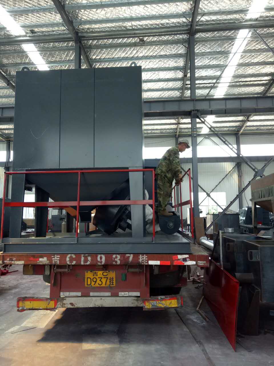 發(fā)往湖北黃岡6925通過(guò)式拋丸機(jī)