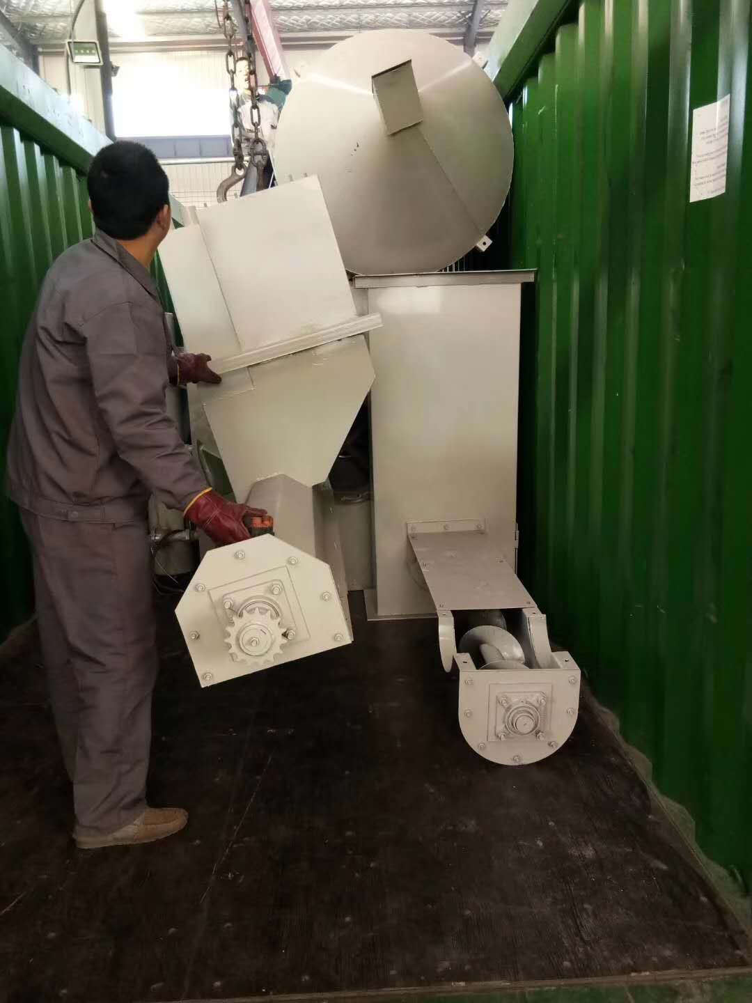 q6910輥道通過式拋丸清理機發往墨西哥